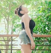 Small Made Curvy and Innocent Girl - puta in Colombo