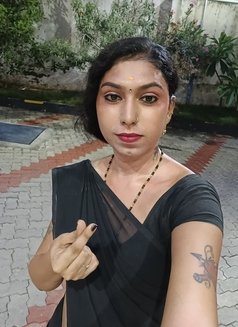 Small Transgirl Oviya Mistresss - Acompañantes transexual in Chennai Photo 1 of 3