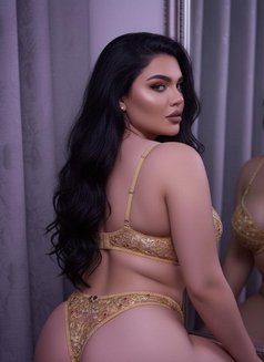 Smara - Transsexual escort in Beirut Photo 11 of 11