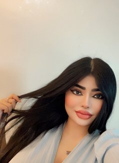 Smile - escort in Abu Dhabi Photo 8 of 9