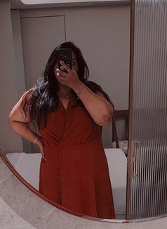 Smitha - Intérprete de adultos in Chennai Photo 1 of 6