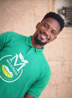 Smithsonian - Acompañantes masculino in Abuja Photo 10 of 10