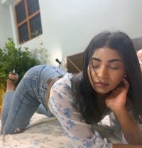 smokes and drinksin Kondapur gachibowli - Transsexual escort in Hyderabad
