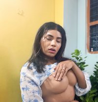 smokes and drinksin Kondapur gachibowli - Transsexual escort in Hyderabad