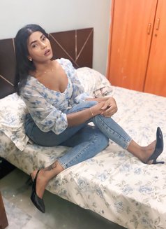 smokes and drinksin Kondapur gachibowli - Transsexual escort in Hyderabad Photo 6 of 12
