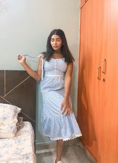 smokes and drinksin Kondapur gachibowli - Transsexual escort in Hyderabad Photo 9 of 12