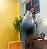 smokes and drinksin Kondapur gachibowli - Transsexual escort in Hyderabad