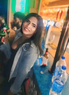 smoks and drinks Kondapur - Acompañantes transexual in Hyderabad Photo 10 of 11