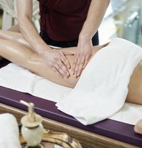 Smooth Touch Masseur - Male escort in Dubai
