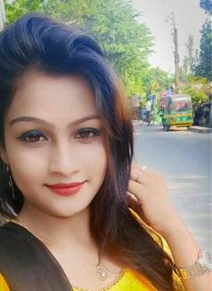 Smriti Doing Cam - escort in Mumbai Photo 1 of 1