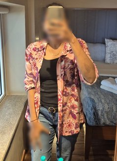 Smrity - escort in Chennai Photo 2 of 2