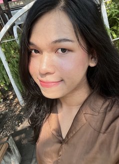 Smsoov - Transsexual escort in Bangkok Photo 2 of 6