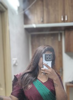 Sneha here - puta in Bangalore Photo 2 of 4