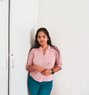 Sneha Young South Indian - puta in Abu Dhabi Photo 1 of 2