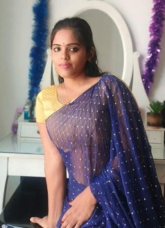 Sneha Young South Indian - puta in Abu Dhabi Photo 3 of 6