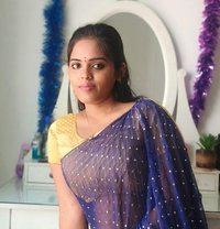 Sneha Young South Indian - puta in Abu Dhabi Photo 3 of 6