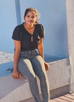 Sneha Young South Indian - puta in Abu Dhabi Photo 5 of 6