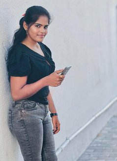Sneha Young South Indian - puta in Abu Dhabi Photo 6 of 6