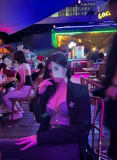 Snow - escort in Singapore Photo 4 of 4