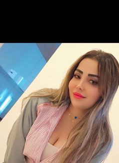 Snow wight - puta in Beirut Photo 4 of 5