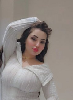 Snow wight - puta in Beirut Photo 5 of 5