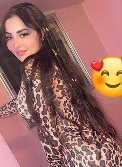 Snow Wight 🫦 - puta in Beirut Photo 4 of 5