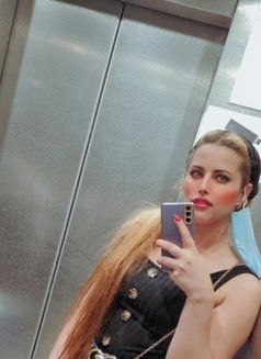 Sofi - escort in Abu Dhabi Photo 2 of 5