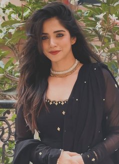 Esha Indian - escort in Dubai Photo 1 of 5