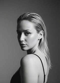 Sofia - escort in Singapore Photo 7 of 8