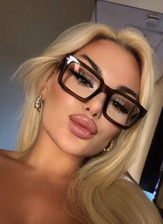 Sofia Blonde - puta in Bali Photo 5 of 7