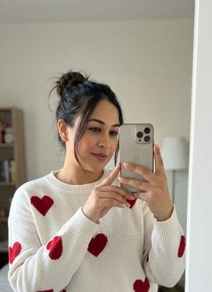 Sofia Camreal Meet 🥵 - puta in Hyderabad Photo 6 of 11