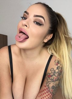 Sofia - puta in Abu Dhabi Photo 1 of 10