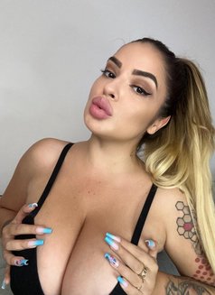 Sofia - puta in Abu Dhabi Photo 2 of 10