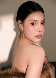 victoria - escort in Dubai Photo 7 of 12