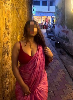 Sofia - escort in Kochi Photo 1 of 6