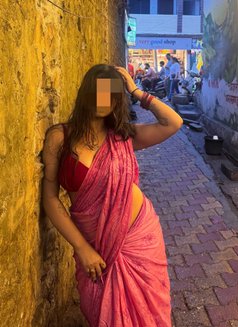 Sofia - escort in Kochi Photo 2 of 6