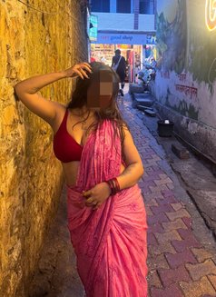 Sofia - escort in Kochi Photo 3 of 6