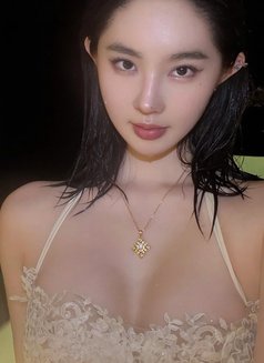 Sofia - escort in Singapore Photo 2 of 9