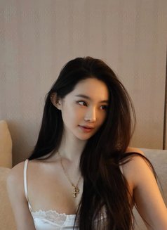 Sofia - escort in Singapore Photo 4 of 9