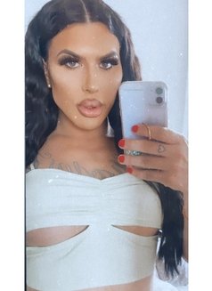 Sofia Lips - Transsexual escort in Manchester Photo 1 of 10