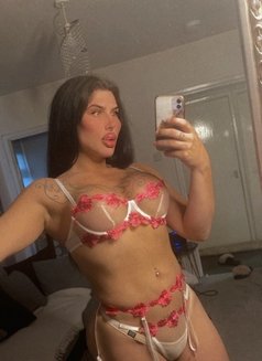 Sofia Lips - Transsexual escort in Manchester Photo 4 of 10