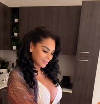 Sofรญa New - escort in Singapore