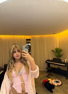 Sofia - Transsexual escort in Riyadh Photo 2 of 3