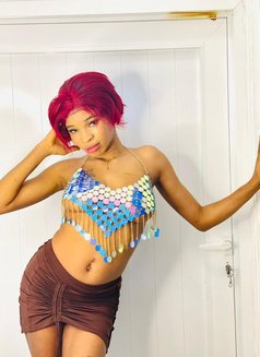 Sofia - puta in Muscat Photo 1 of 3