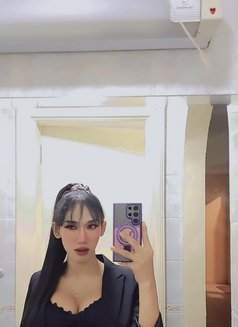Sofia - Transsexual escort in Dubai Photo 9 of 14