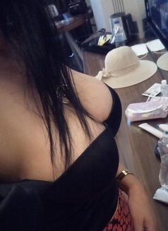 Sofia - puta in Kuwait Photo 9 of 18