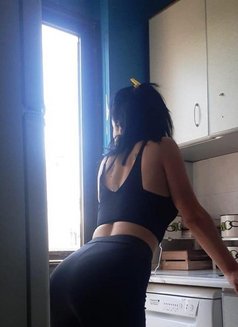 Sofia - puta in Kuwait Photo 17 of 18