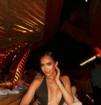 Sofie Fox ( gf outside bf in bed ) - Acompañantes transexual in Bangkok