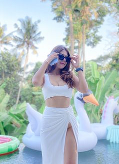 Sofie - escort in Singapore Photo 2 of 5