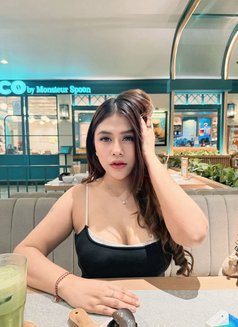 Sofie - escort in Singapore Photo 3 of 5
